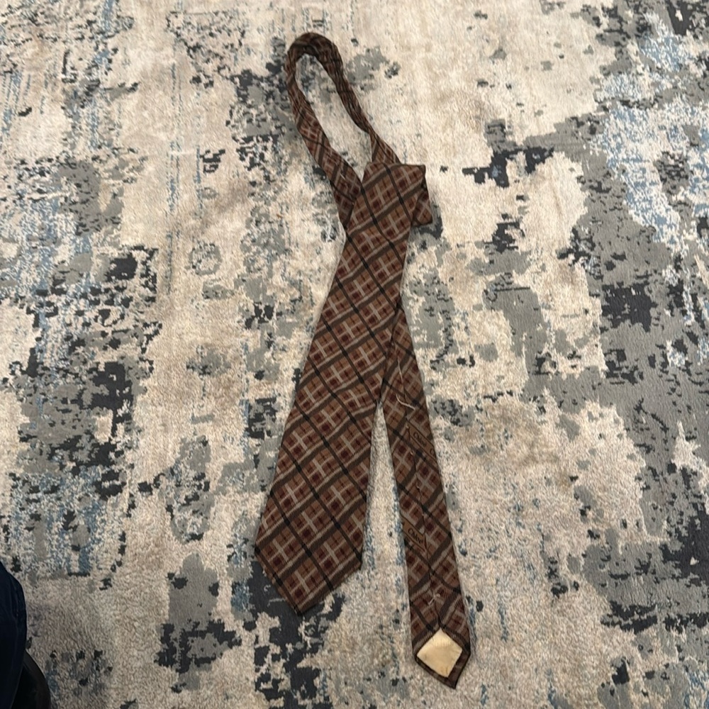 Men’s Chole neck tie. Worn a few times.